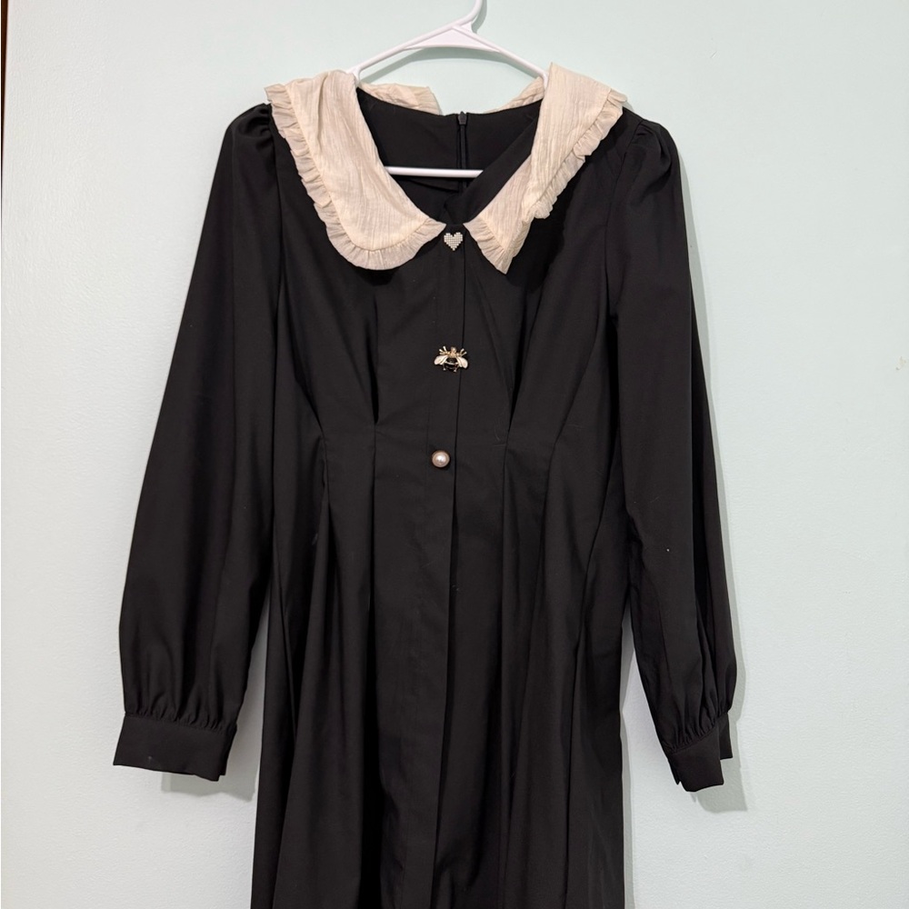 Elegant Black Dress with Cream Collar